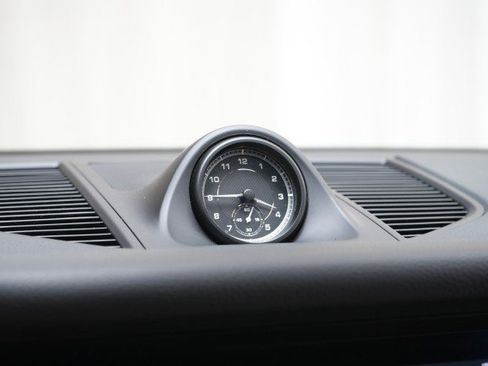 Used 2023 Porsche Macan AWD image 52