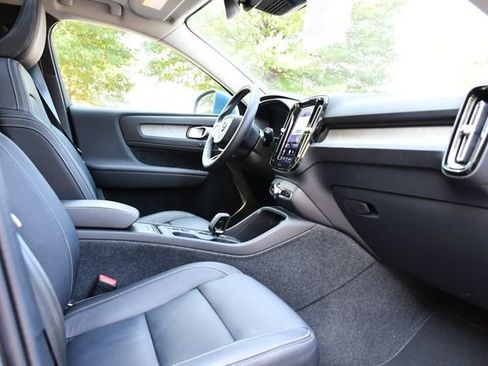 Certified 2024 Volvo XC40 B5 Core AWD/4WD image 28