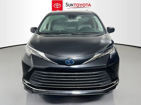 Used 2023 Toyota Sienna XLE FWD image 10