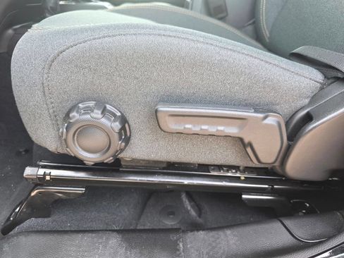 Used 2025 Jeep Gladiator Sport AWD/4WD image 24
