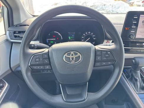 Used 2024 Toyota Sienna LE image 14