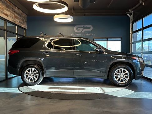Used 2020 Chevrolet Traverse LT AWD/4WD image 2