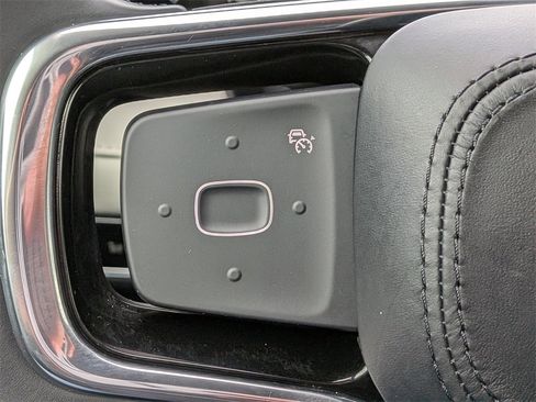 Used 2025 Lincoln Nautilus Premier image 27