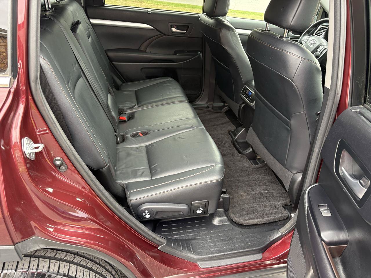 Used 2016 Toyota Highlander XLE AWD/4WD image 17