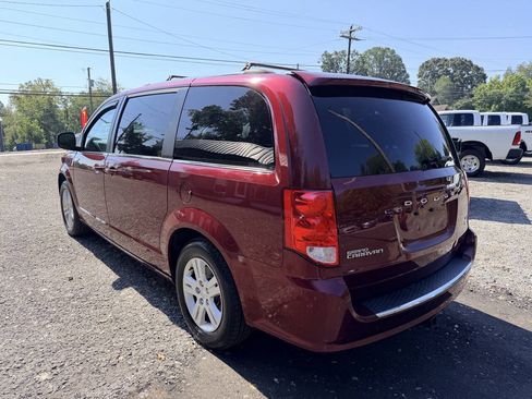Used 2018 Dodge Grand Caravan SXT FWD image 11