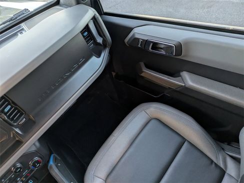 Used 2022 Ford Bronco Wildtrak image 17