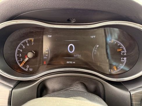 Used 2020 Jeep Grand Cherokee Laredo image 24