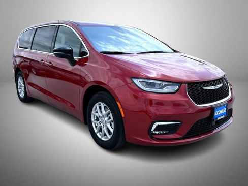 Used 2025 Chrysler Pacifica Select FWD image 3