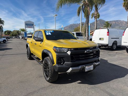 Used 2024 Chevrolet Colorado Trail Boss w/ Advanced Trailering Package image 2