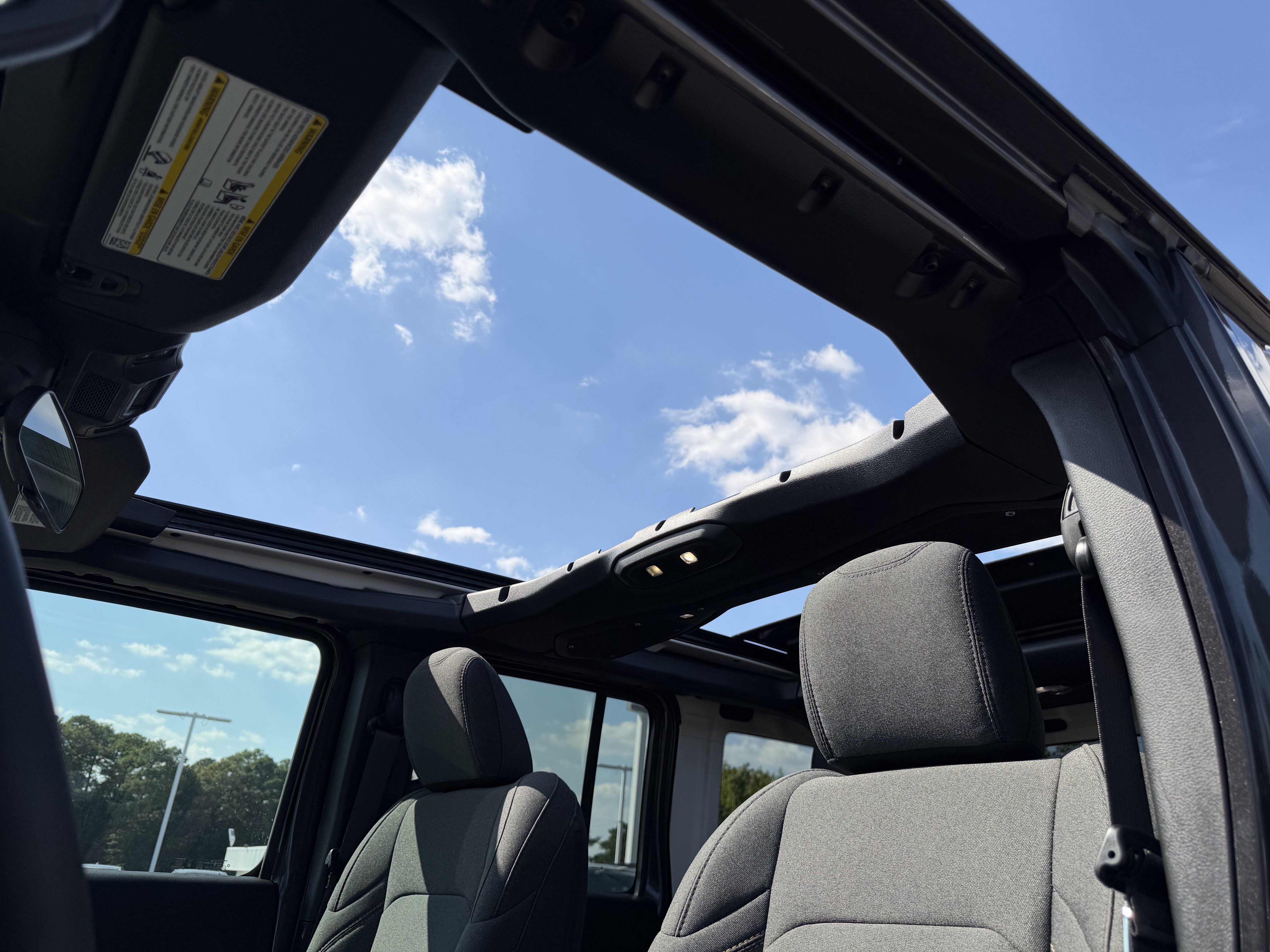 Used 2026 Jeep Wrangler Unlimited Sahara AWD/4WD image 30