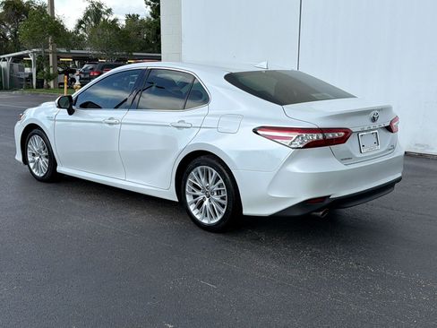 Used 2019 Toyota Camry XLE FWD image 3