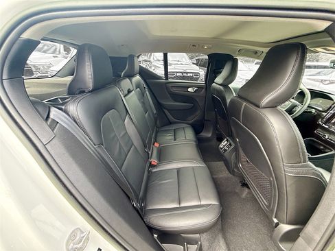 Used 2024 Volvo XC40 B5 Plus image 32