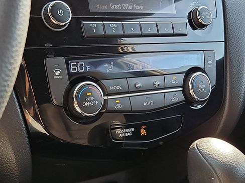 Used 2015 Nissan Rogue SV AWD/4WD image 14