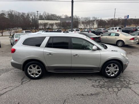 Used 2010 Buick Enclave CXL image 5