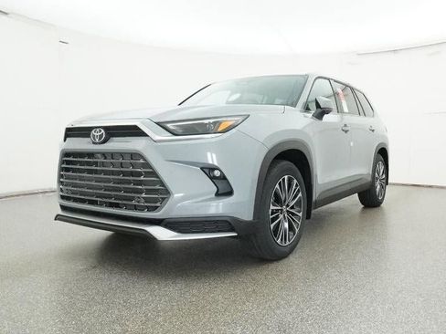 New 2026 Toyota Grand Highlander AWD Hybrid image 32