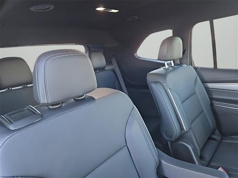 Used 2025 Buick Enclave Preferred image 17