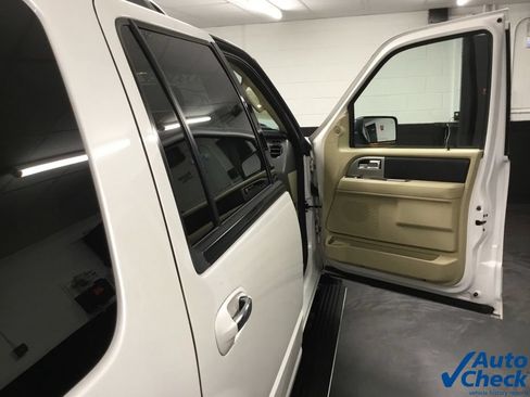 Used 2017 Ford Expedition Limited w/ Equipment Group 301A AWD/4WD image 43