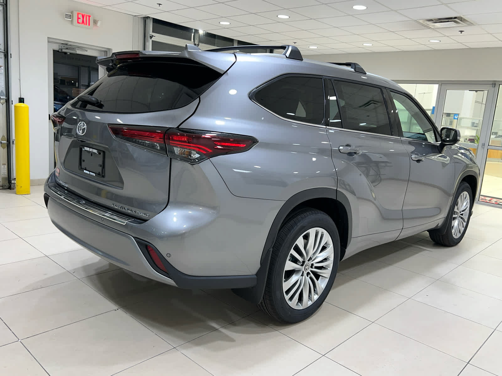 New 2026 Toyota Highlander Platinum AWD/4WD image 6