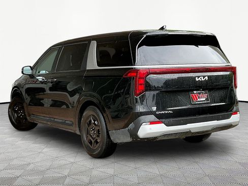 Used 2025 Kia Carnival FWD image 4