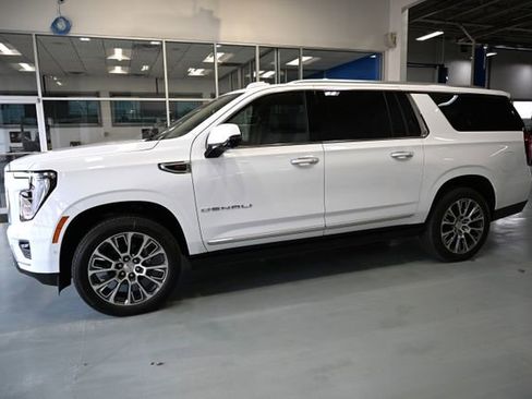 New 2026 GMC Yukon XL Denali w/ Denali Reserve Package image 7