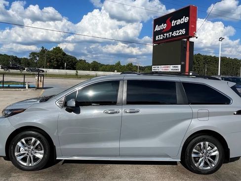 Used 2023 Toyota Sienna XLE Woodland Edition AWD/4WD image 5
