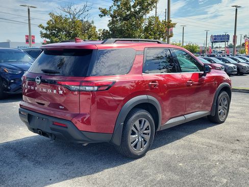 Certified 2024 Nissan Pathfinder SV w/ SV Premium Package FWD image 4