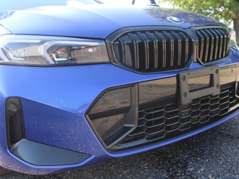 Used 2023 BMW 330i Sedan w/ M Sport Package image 60