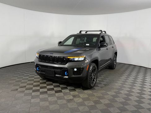 Used 2024 Jeep Grand Cherokee Trailhawk w/ Advanced Protech Group II AWD/4WD image 4