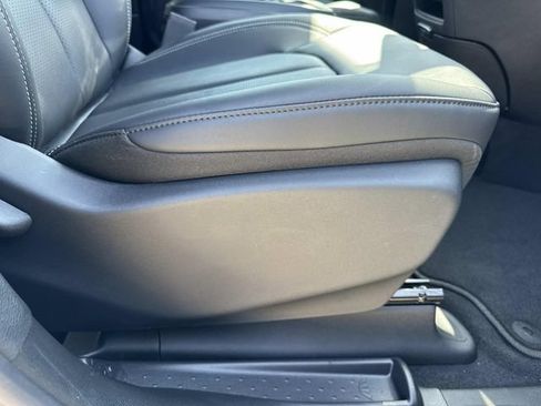 New 2027 Chrysler Pacifica Select AWD/4WD image 13