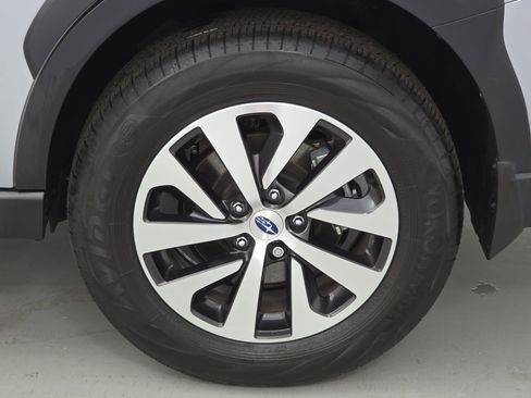 Used 2025 Subaru Outback Premium w/ Popular Package #1A image 32