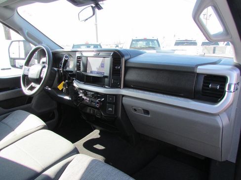 Used 2025 Ford F350 XLT image 24