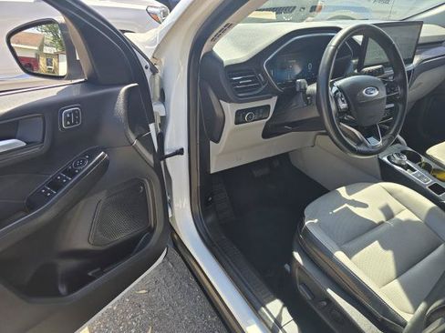 Used 2023 Ford Escape Platinum AWD/4WD image 13