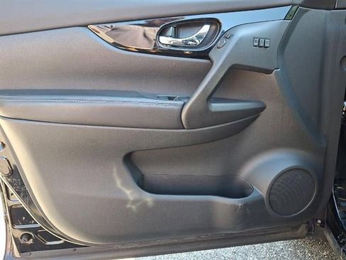 Used 2021 Nissan Rogue Sport SL w/ Premium Package image 12