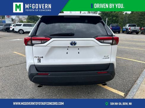 Used 2022 Toyota RAV4 XLE w/ Convenience Package AWD/4WD image 4
