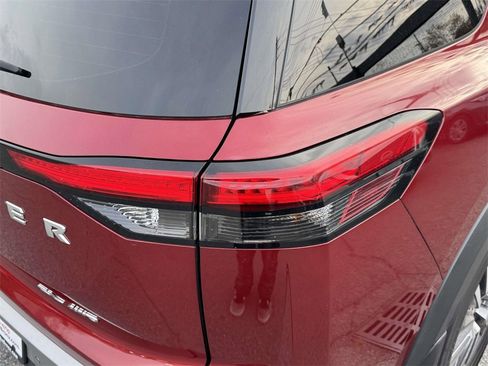 Used 2018 Toyota RAV4 XLE image 37