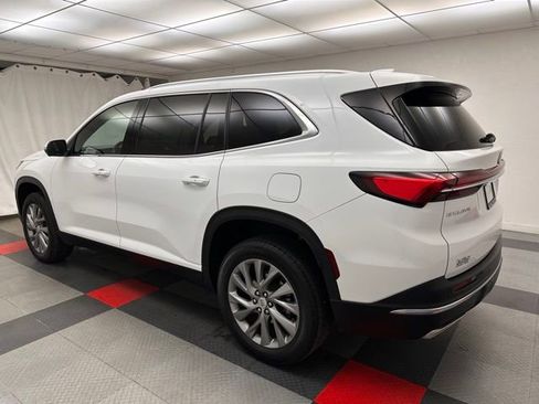 Used 2025 Buick Enclave Preferred FWD image 4