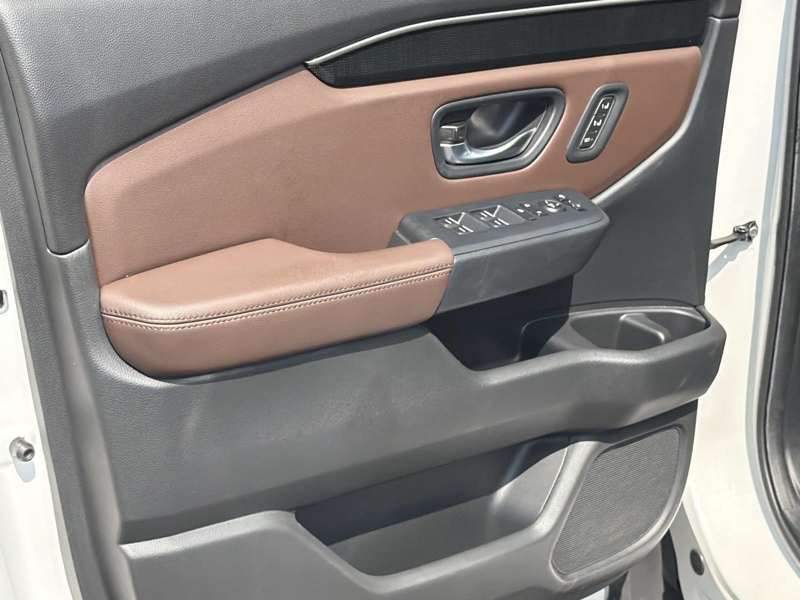 Used 2025 Honda Pilot Elite image 14