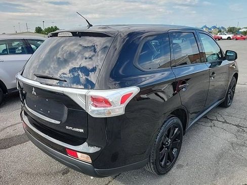 Used 2014 Mitsubishi Outlander ES image 2