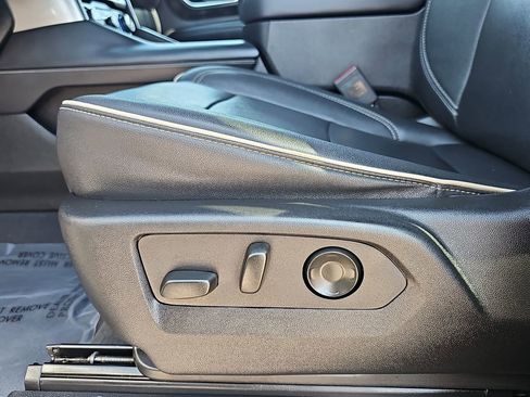 Used 2023 Chevrolet Suburban Premier image 29