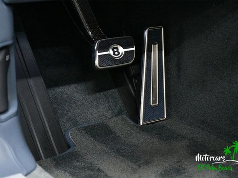 Used 2023 Bentley Flying Spur W12 image 28