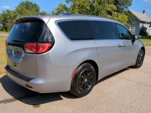 Used 2021 Chrysler Voyager Lxi image 5