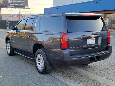 Used 2015 Chevrolet Suburban LT image 3