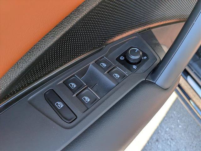 Used 2025 Volkswagen Tiguan SEL R-Line AWD/4WD image 29