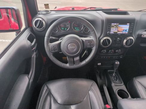 Used 2017 Jeep Wrangler Unlimited Sahara w/ Connectivity Group AWD/4WD image 17