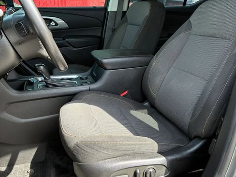 Used 2019 Chevrolet Traverse LT FWD image 34