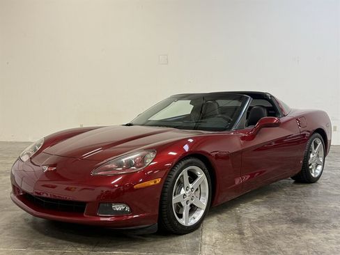Used 2006 Chevrolet Corvette Coupe w/ Preferred Equipment Group RWD image 11