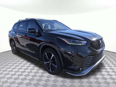 Used 2021 Toyota Highlander XSE FWD image 1