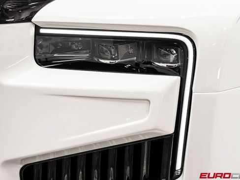 Used 2025 Rolls-Royce Cullinan AWD/4WD image 14