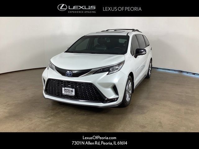 Used 2023 Toyota Sienna XSE AWD/4WD image 1