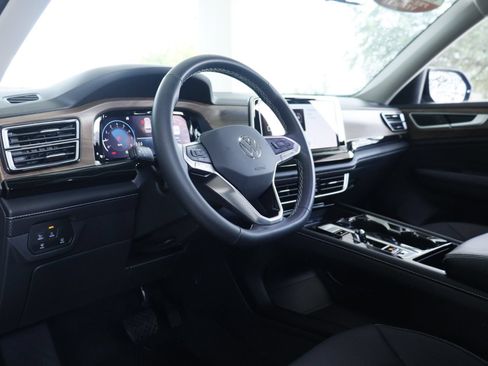 Certified 2026 Volkswagen Atlas SE FWD image 8